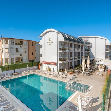 A Hotel Side Exterior foto