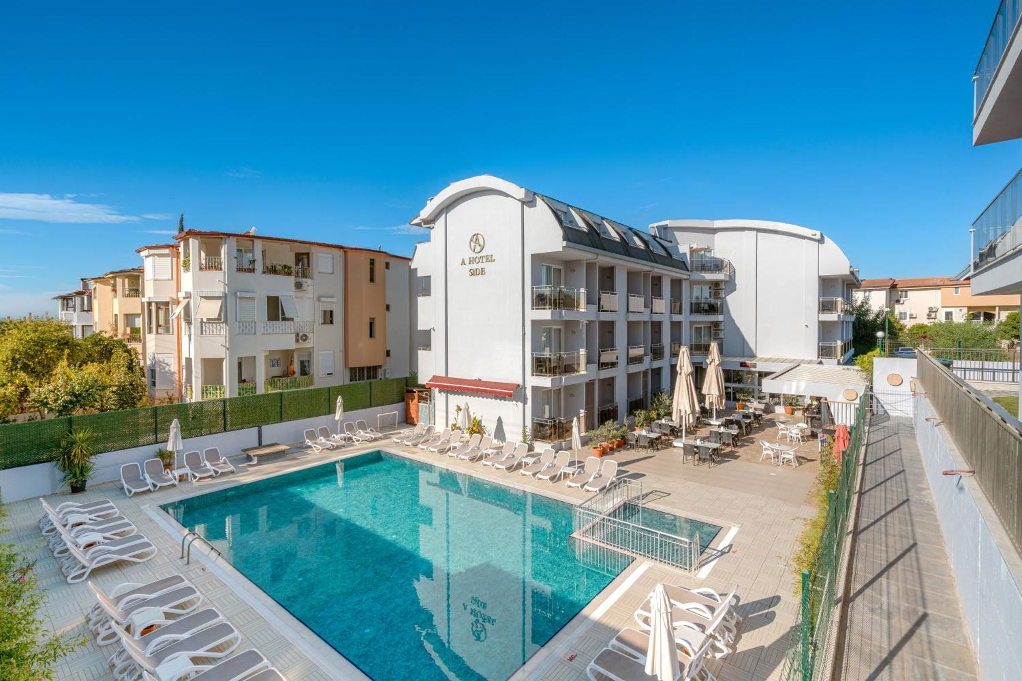 A Hotel Side Exterior foto