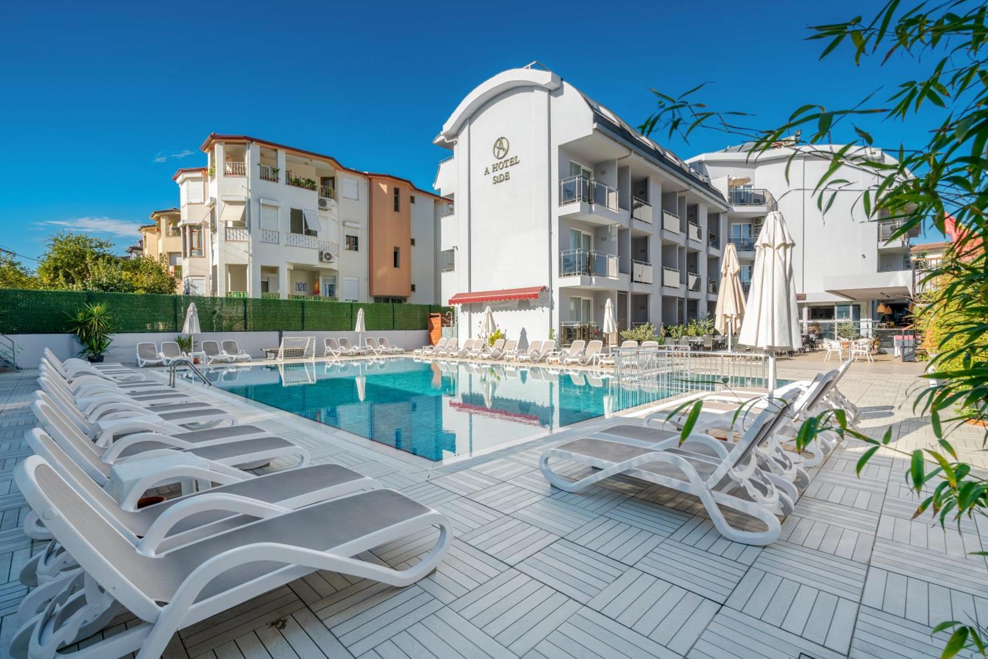 A Hotel Side Exterior foto